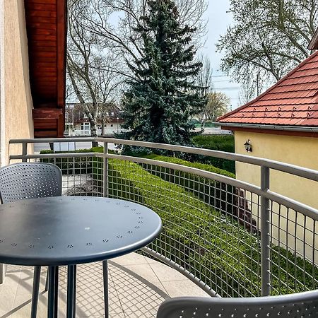 Villa 21 Boutique Rooms Balatonalmádi Exteriör bild