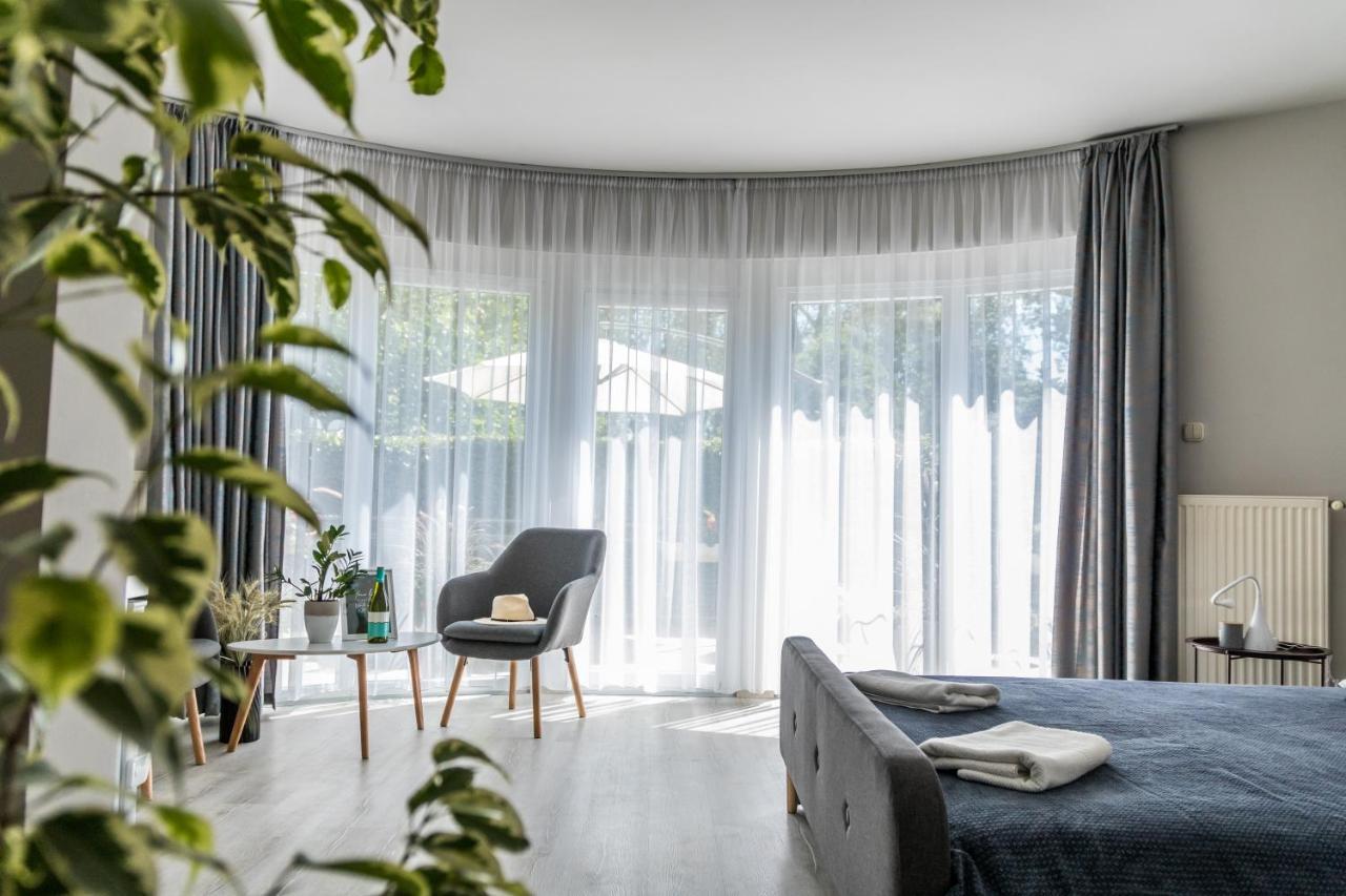 Villa 21 Boutique Rooms Balatonalmádi Exteriör bild