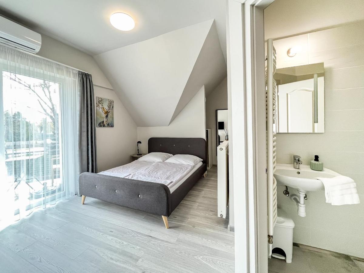 Villa 21 Boutique Rooms Balatonalmádi Exteriör bild