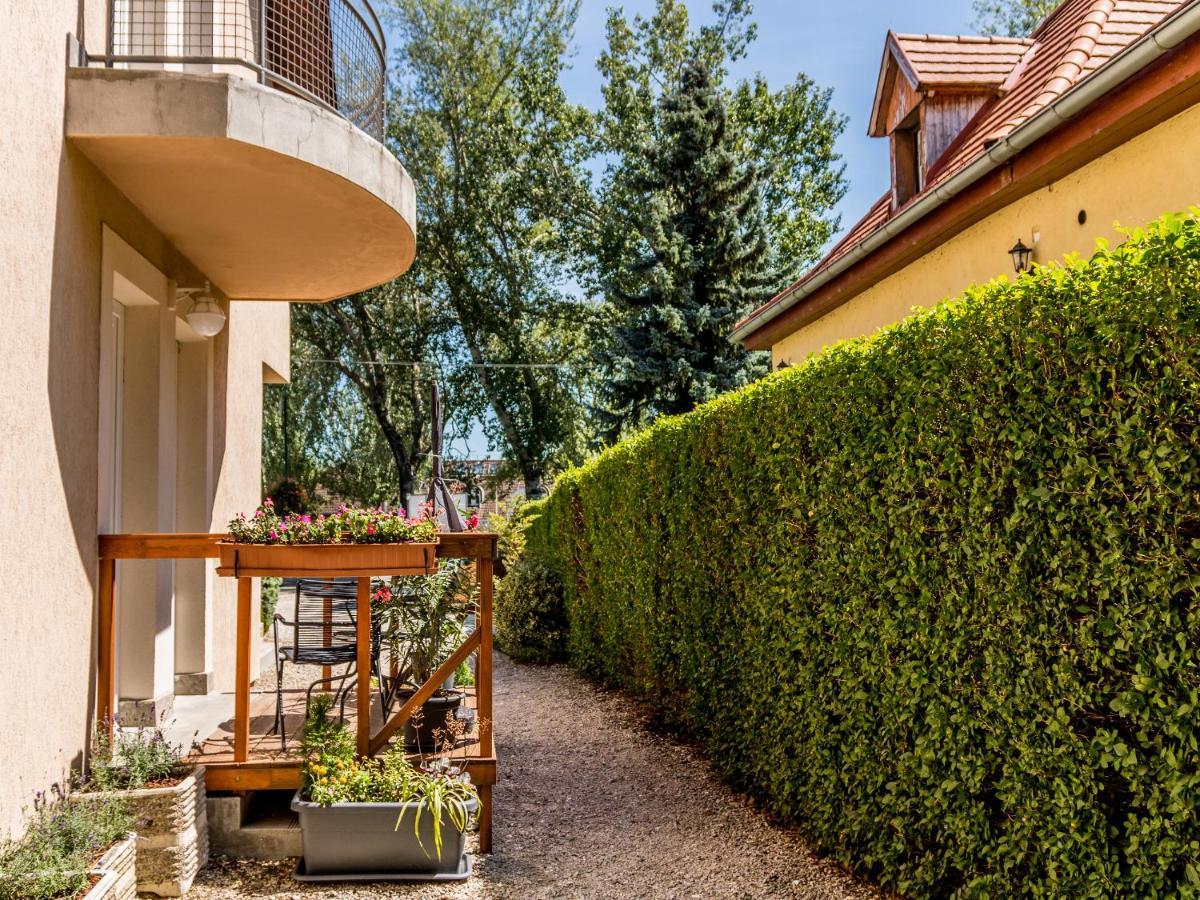 Villa 21 Boutique Rooms Balatonalmádi Exteriör bild
